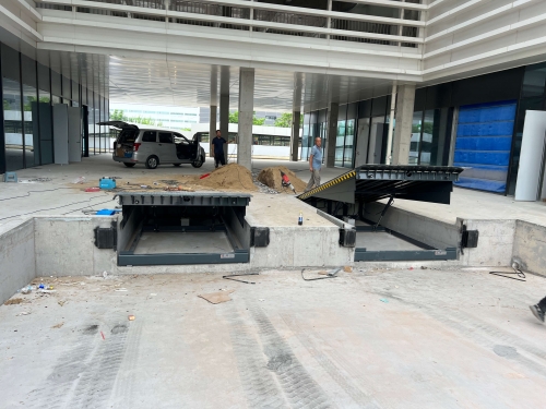 Learn About The Role Of Hydraulic Unloading Platforms in container loading and unloading